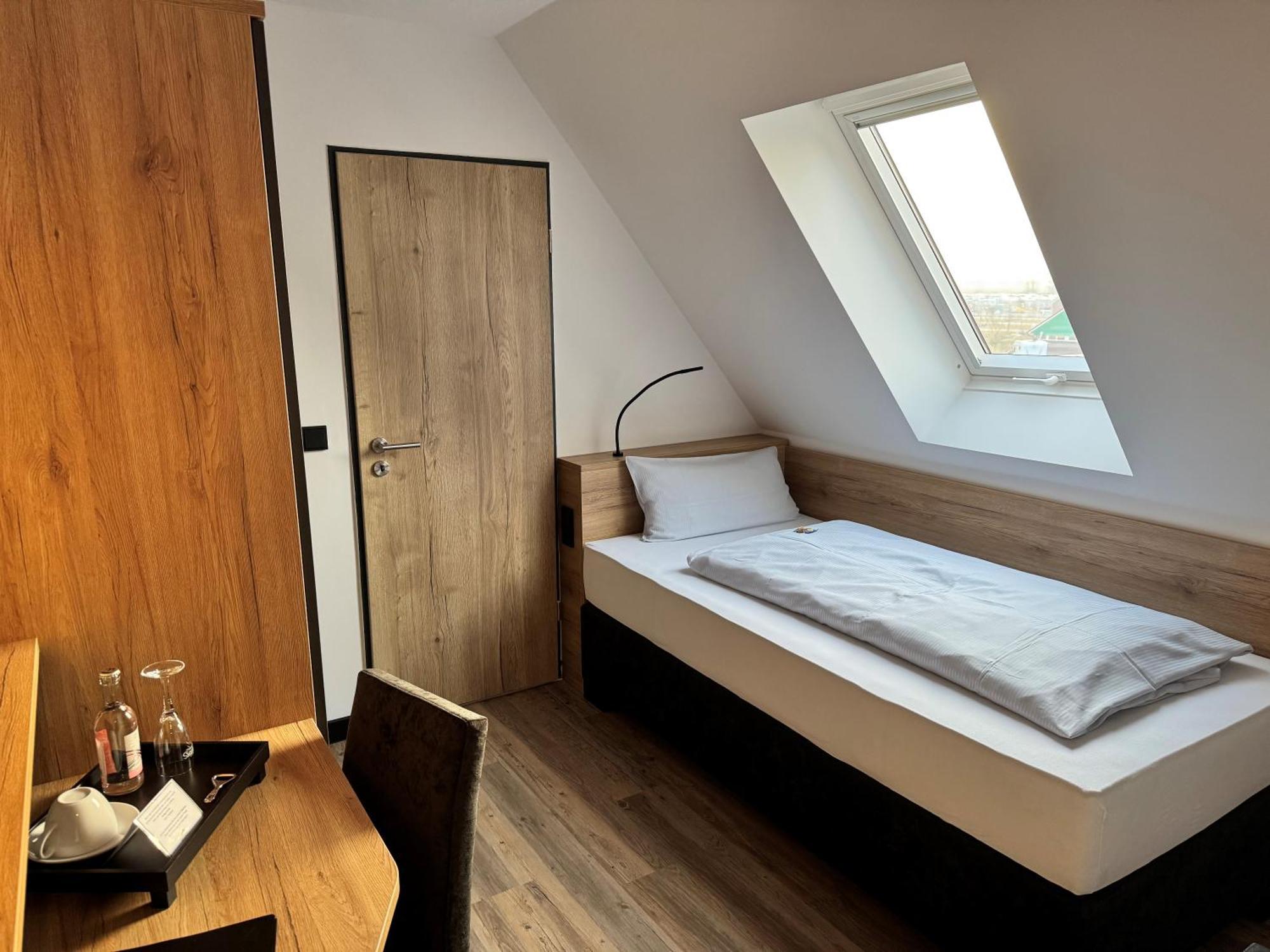 Meerzeit Strandhotel Neuharlingersiel Exterior foto